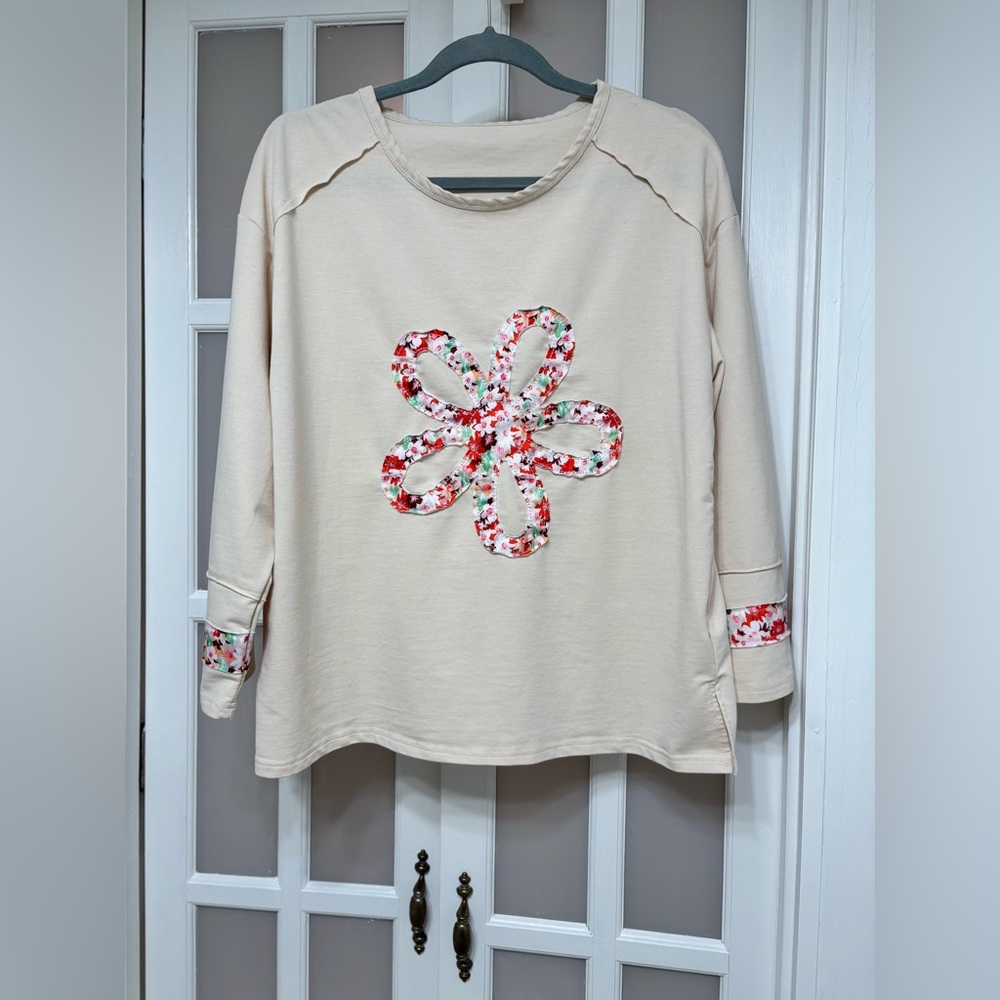 Boutique Floral Appliqué Embroidered Top Cream – Size Large
